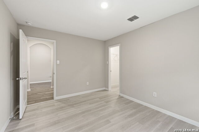 Image 28 of 49 For 6447 Aj  