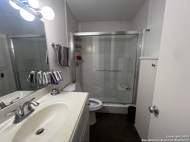 Image 32 of 40 For 7707 Broadway  24a