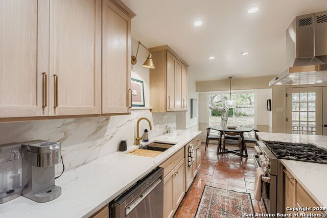 Listing photo id 2 for 146 Canyon Oaks