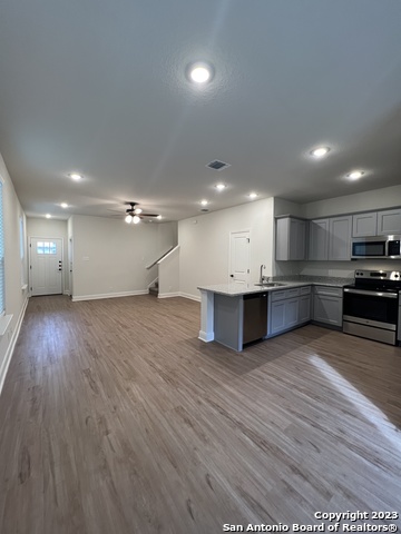 Image 7 of 35 For 7610 Gramercy Way  101