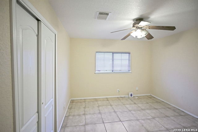 Image 13 of 27 For 886 Spyglass