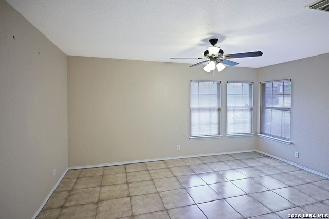 Image 18 of 27 For 886 Spyglass