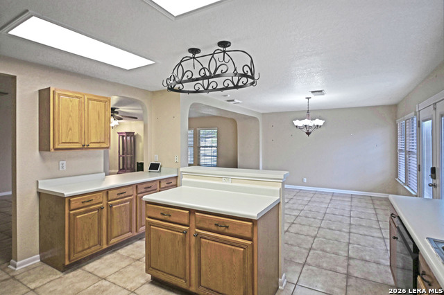 Image 8 of 27 For 886 Spyglass