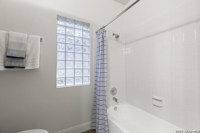 Image 29 of 40 For 626 Evergreen Ln