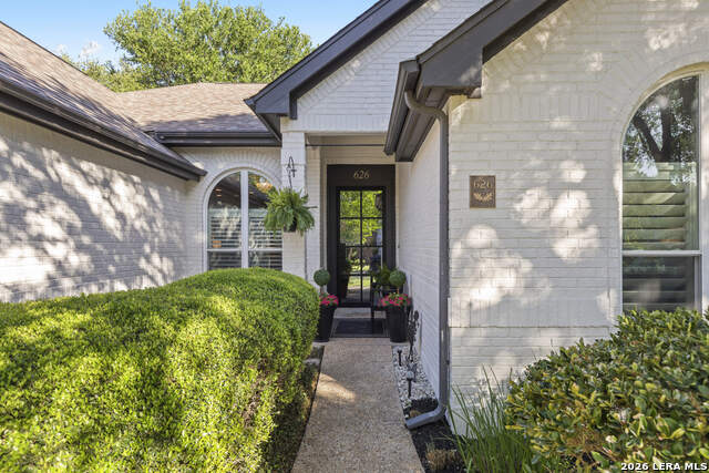 Image 4 of 40 For 626 Evergreen Ln