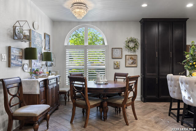 Image 8 of 40 For 626 Evergreen Ln