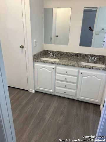 Image 16 of 23 For 24815 Aue  