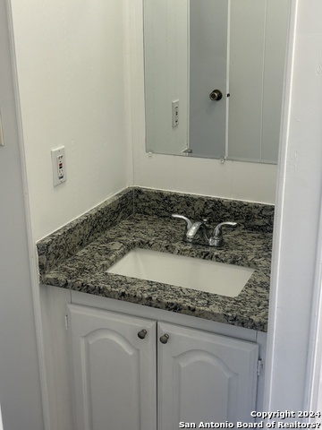 Image 19 of 23 For 24815 Aue  