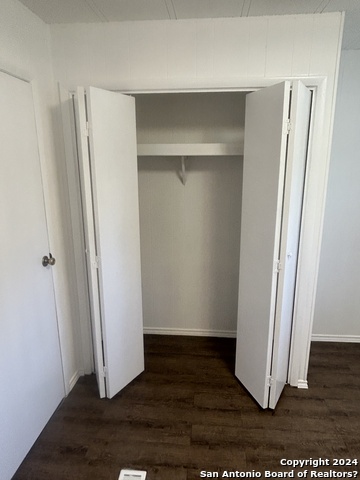 Image 22 of 23 For 24815 Aue  