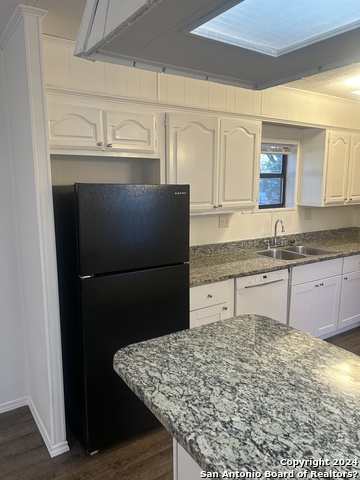 Image 9 of 23 For 24815 Aue  