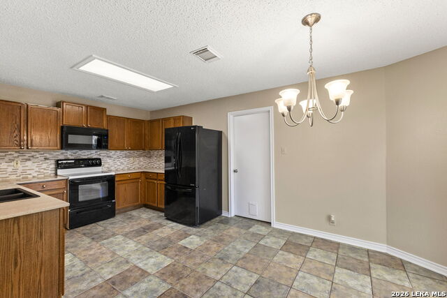 Image 14 of 39 For 9615 Hillside Trail