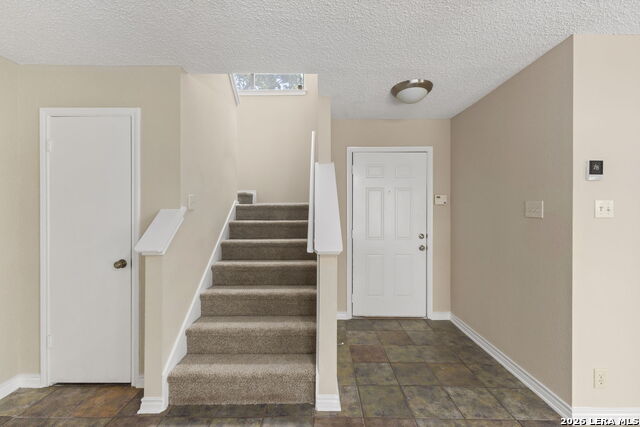 Image 6 of 39 For 9615 Hillside Trail