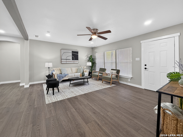 Image 13 of 39 For 703 Rosewood W