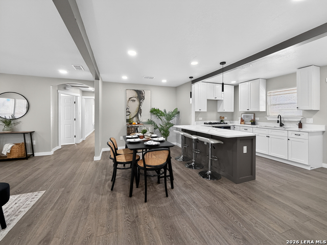 Image 15 of 39 For 703 Rosewood W