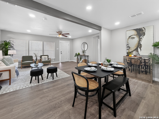 Image 17 of 39 For 703 Rosewood W