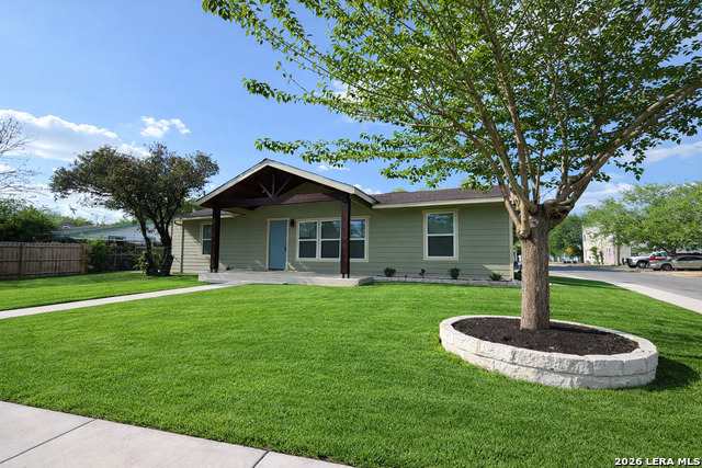 Image 2 of 39 For 703 Rosewood W