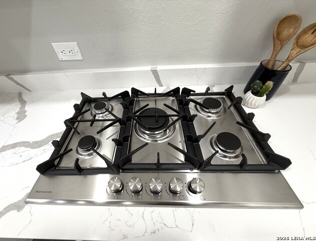 Image 20 of 39 For 703 Rosewood W