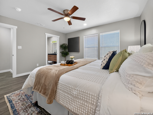 Image 22 of 39 For 703 Rosewood W