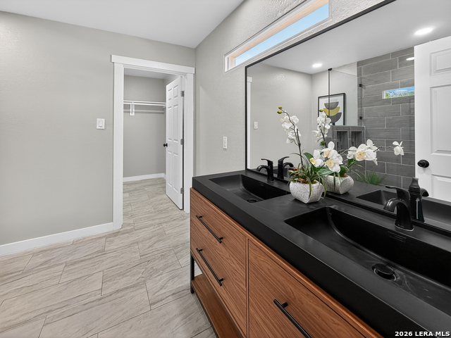 Image 23 of 39 For 703 Rosewood W