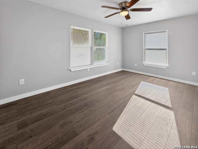 Image 28 of 39 For 703 Rosewood W