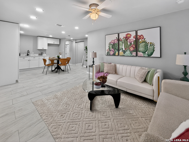 Image 30 of 39 For 703 Rosewood W