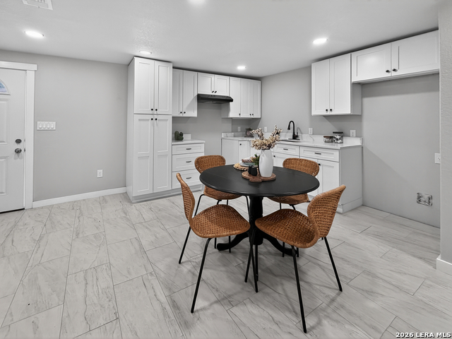 Image 31 of 39 For 703 Rosewood W