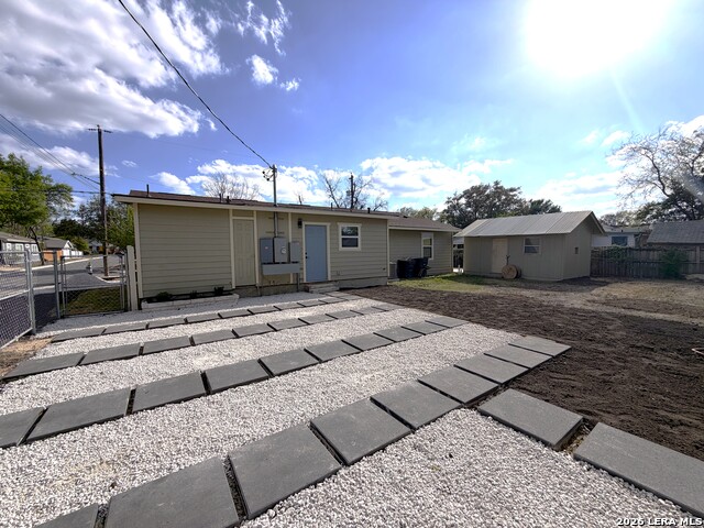 Image 7 of 39 For 703 Rosewood W