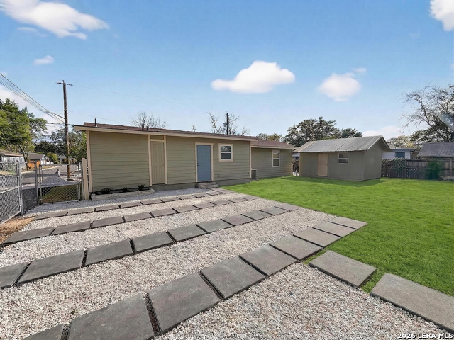 Image 8 of 39 For 703 Rosewood W