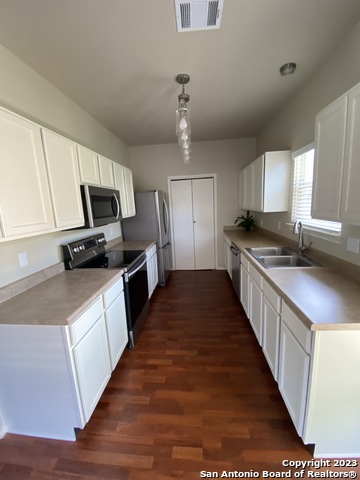 Image 2 of 12 For 826 Brandon Willow