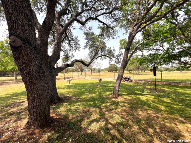 Listing photo id 9 for 1220 Flying T Ranch