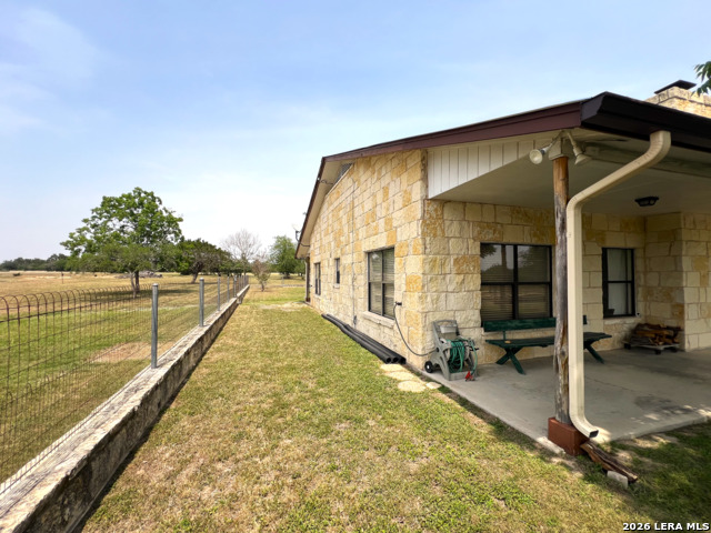 Listing photo id 10 for 1220 Flying T Ranch