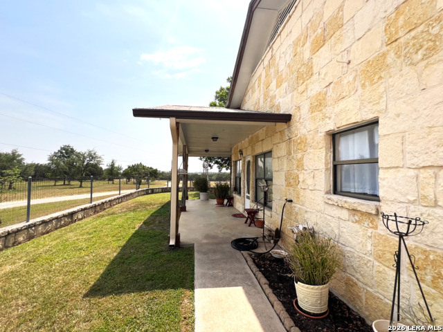 Listing photo id 11 for 1220 Flying T Ranch