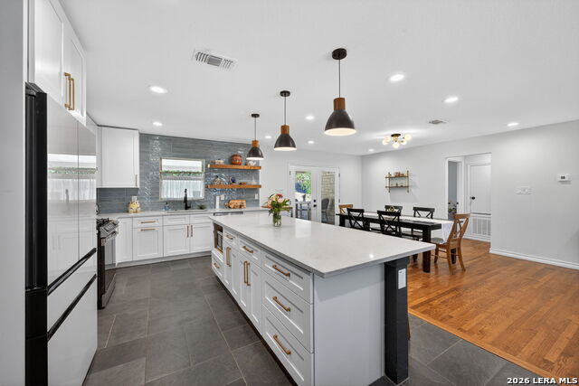 Image 11 of 35 For 225 Harriett Dr