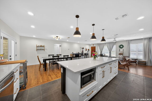 Image 13 of 35 For 225 Harriett Dr