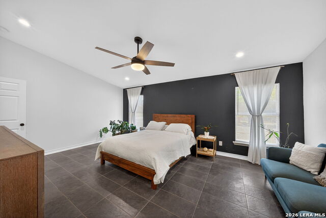 Image 21 of 35 For 225 Harriett Dr