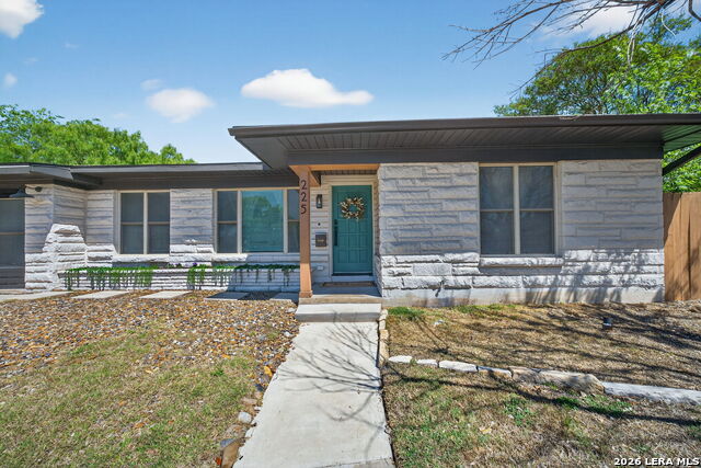 Image 3 of 35 For 225 Harriett Dr