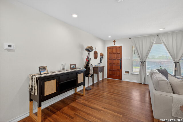 Image 4 of 35 For 225 Harriett Dr