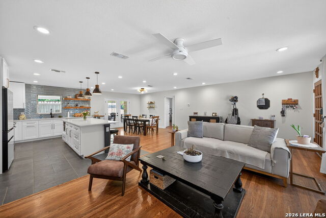 Image 7 of 35 For 225 Harriett Dr