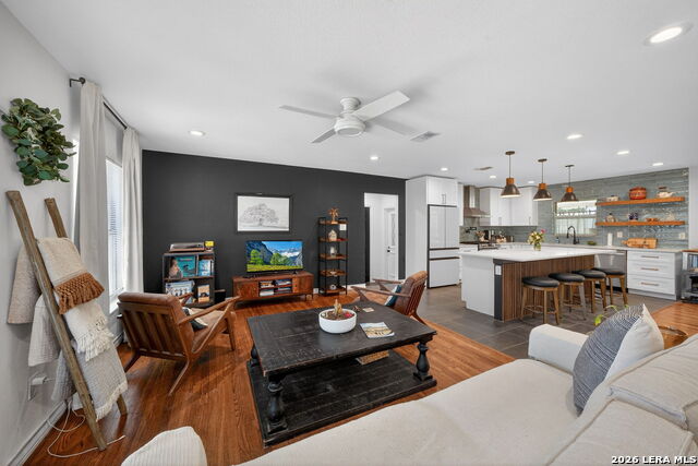 Image 8 of 35 For 225 Harriett Dr