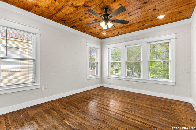 Image 24 of 29 For 424 Club  