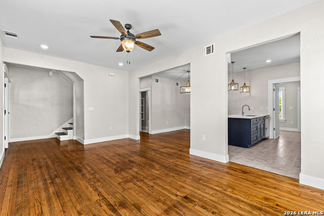 Image 4 of 29 For 424 Club  