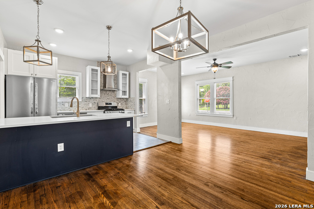 Image 7 of 29 For 424 Club  