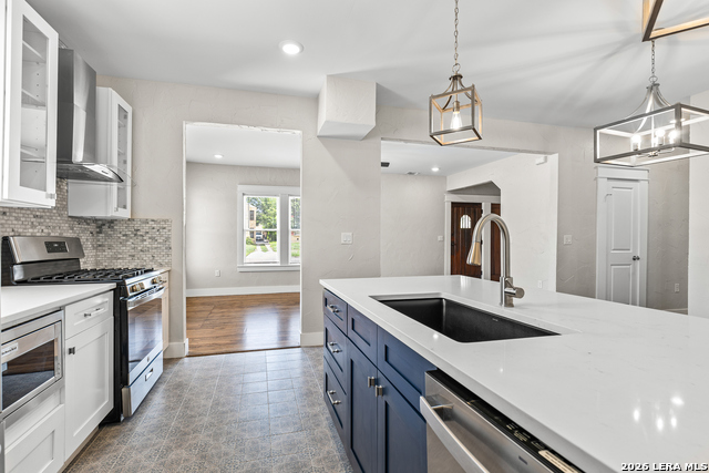 Image 8 of 29 For 424 Club  