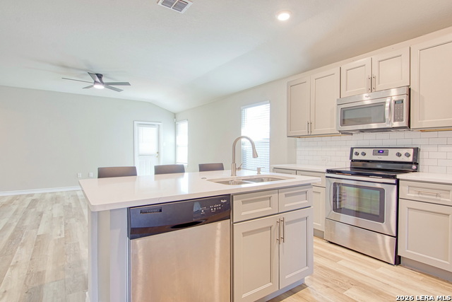 Listing photo id 12 for 7614 Eclipse Mark