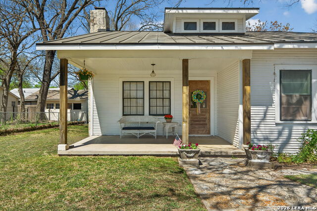 Image 4 of 36 For 608 River Rd