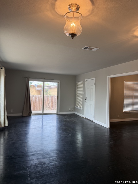 Image 5 of 15 For 423 Karen Ln