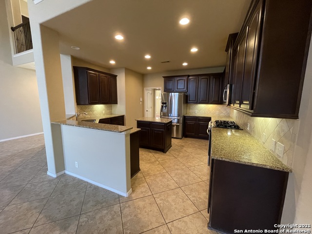 Image 10 of 37 For 2352 Oak Run Pkwy