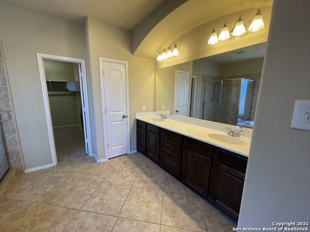 Image 19 of 37 For 2352 Oak Run Pkwy