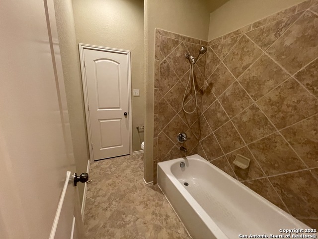 Image 23 of 37 For 2352 Oak Run Pkwy