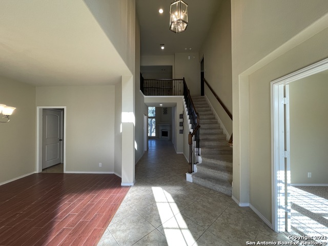 Image 4 of 37 For 2352 Oak Run Pkwy